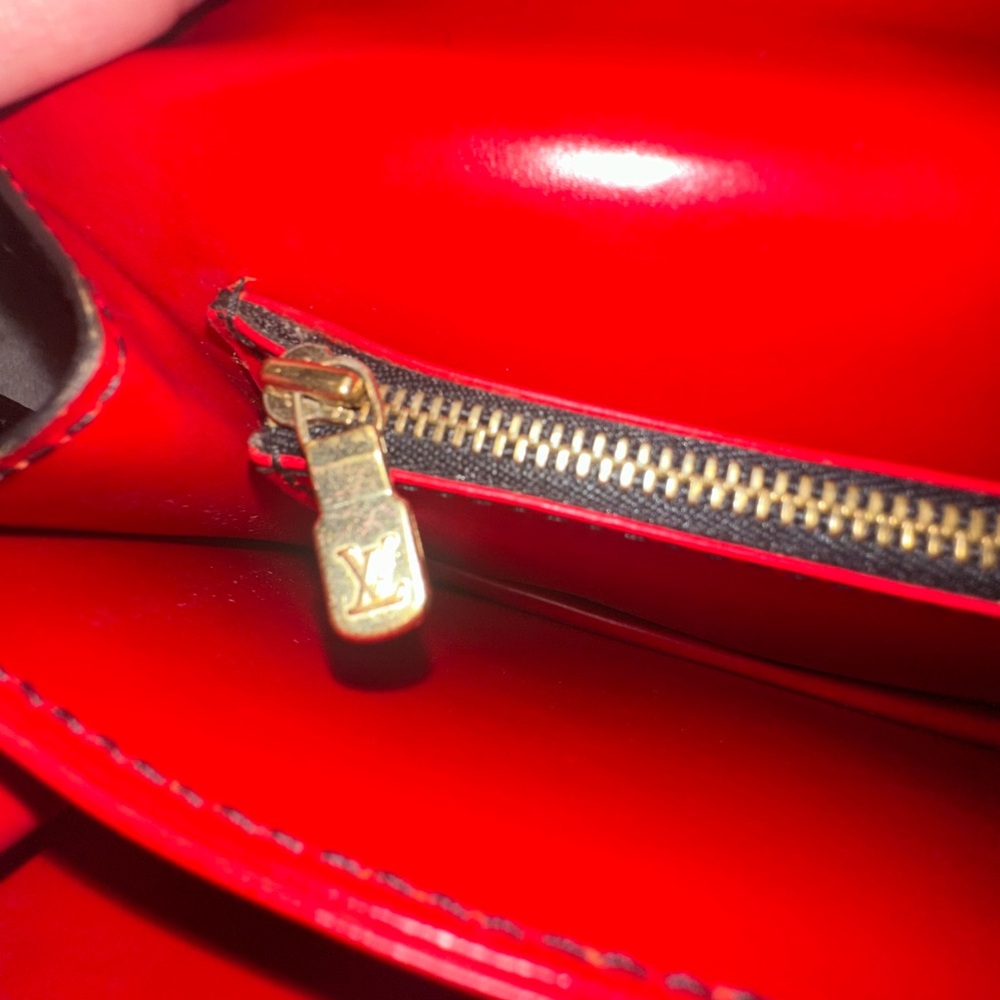 Authentic Louis Vuitton Epi Friedland Shoulder bag - Picture 7 of 16